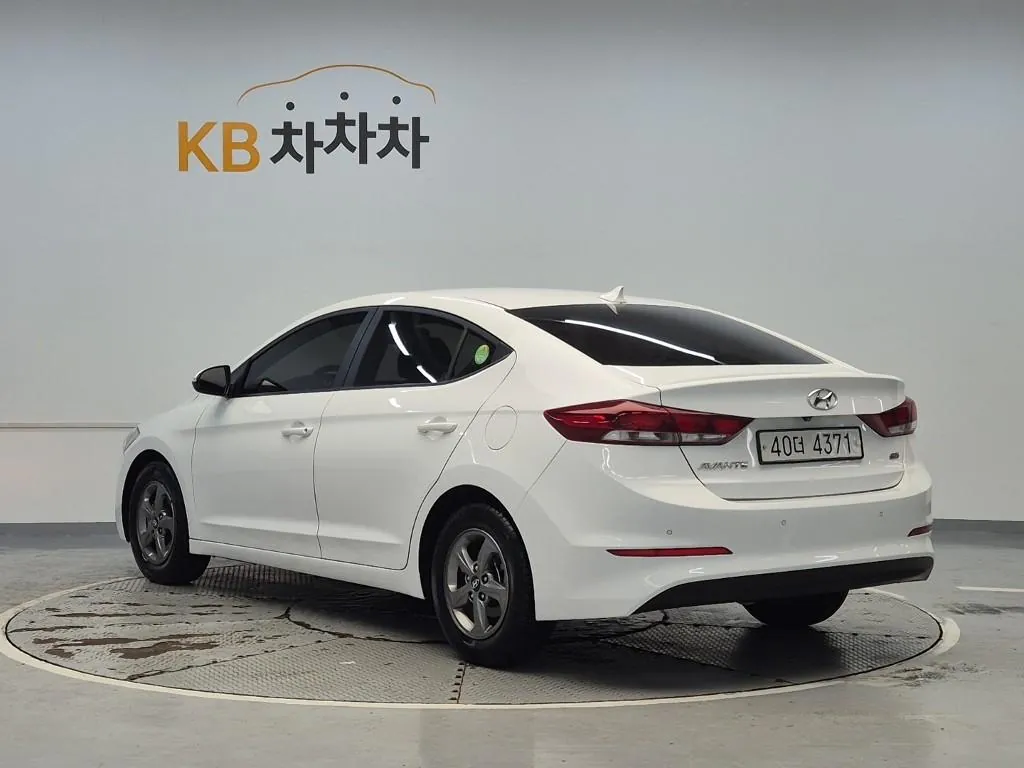 Hyundai Avante 2017 photo 2