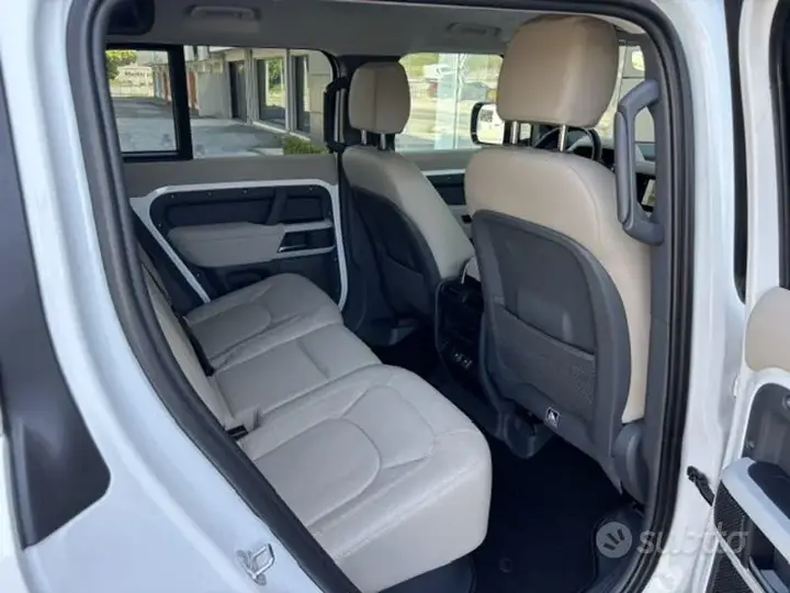 Land Rover Defender 2023 photo 5