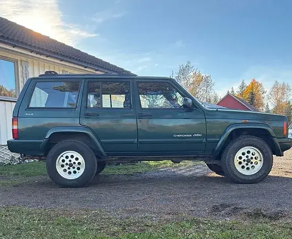 Jeep Cherokee 2000 photo 3