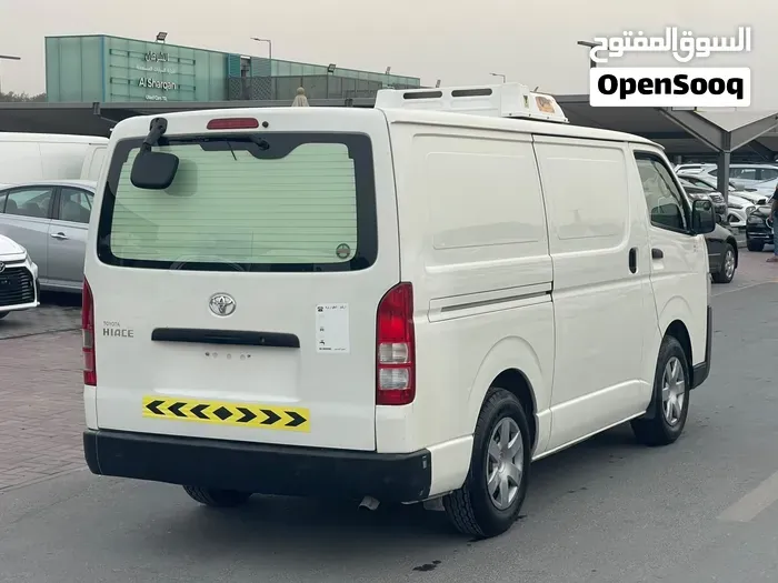 Toyota Hiace 2022 photo 3