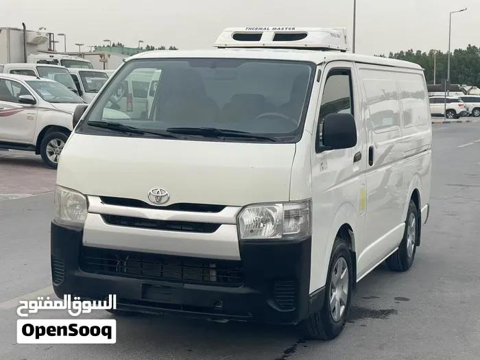 Toyota Hiace 2022 photo 2