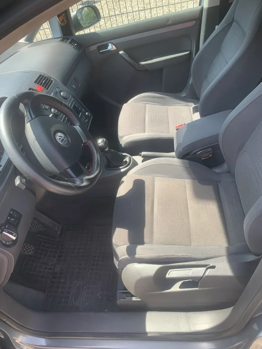 Volkswagen Touran 2004 photo 3