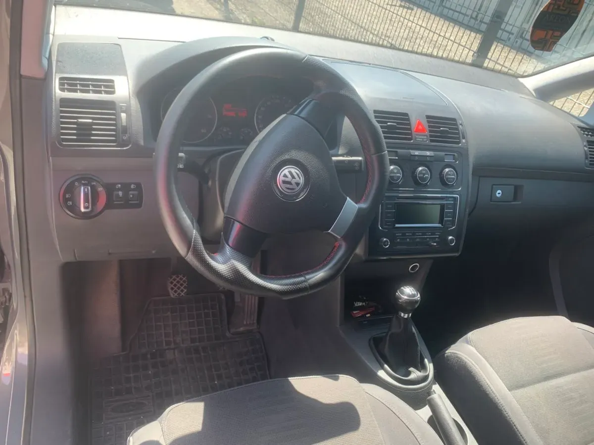 Volkswagen Touran 2004 photo 2