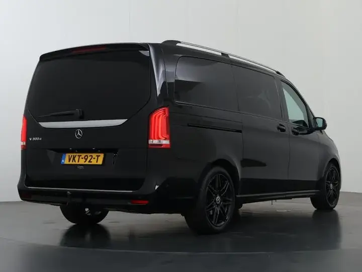 Mercedes-Benz V-Class 2021 photo 2
