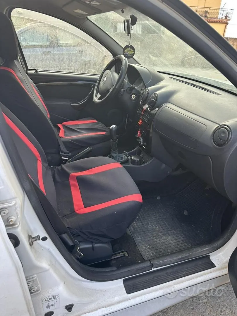 Dacia Duster 2011 photo 4