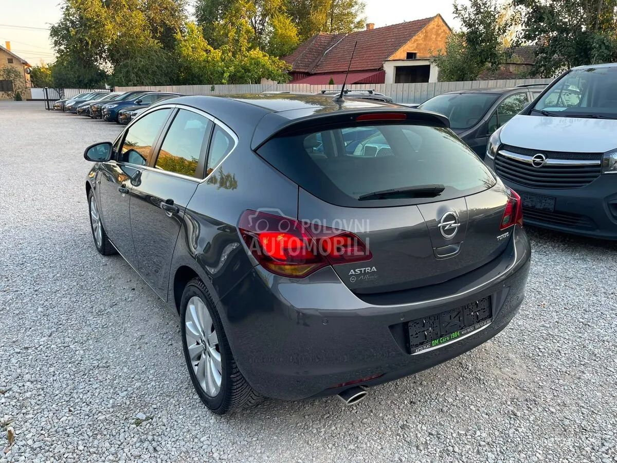 Opel Astra J 2010 photo 4