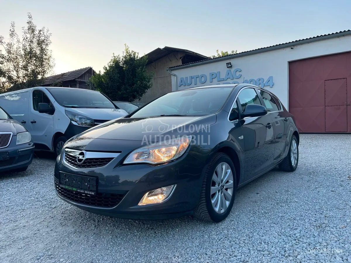 Opel Astra J 2010 photo 2