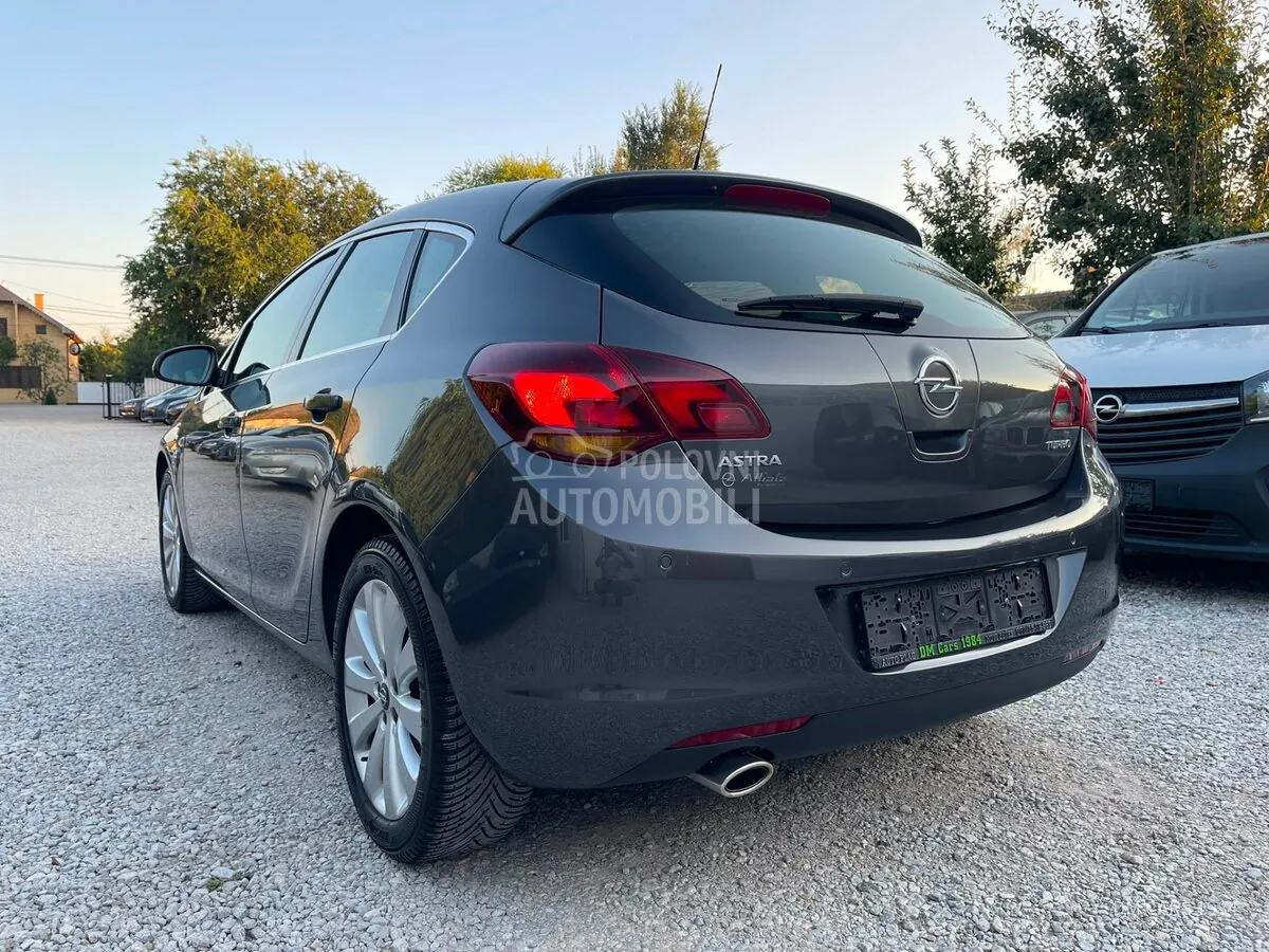 Opel Astra J 2010 photo 5