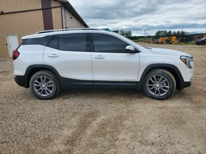 GMC Terrain 2022 photo 2