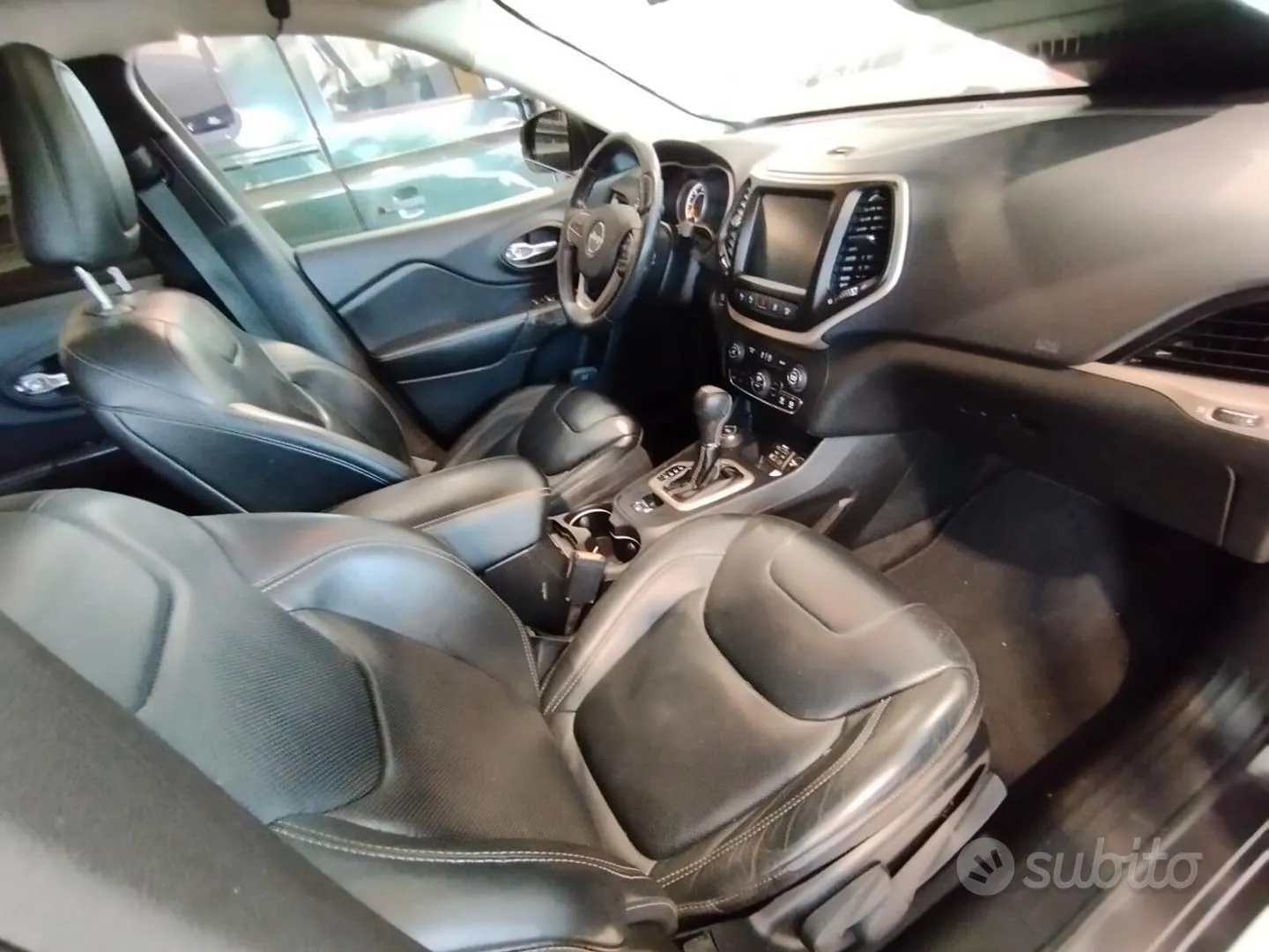 Jeep Cherokee 2015 photo 3