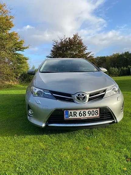 Toyota Auris 2014 photo 2