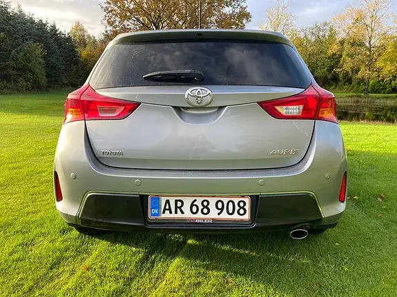 Toyota Auris 2014 photo 3