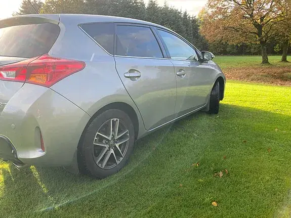 Toyota Auris 2014 photo 4