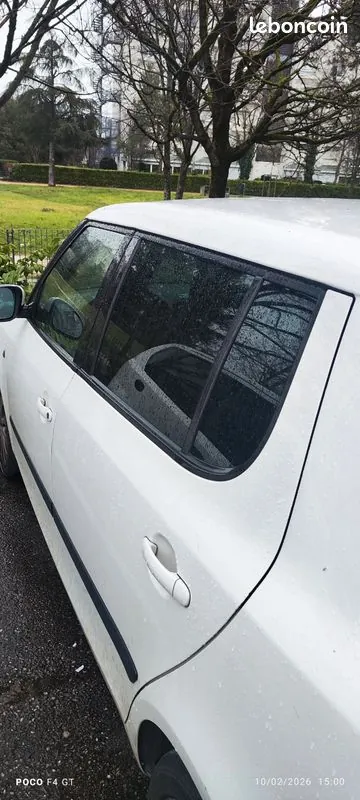 Skoda Fabia 2010 photo 2