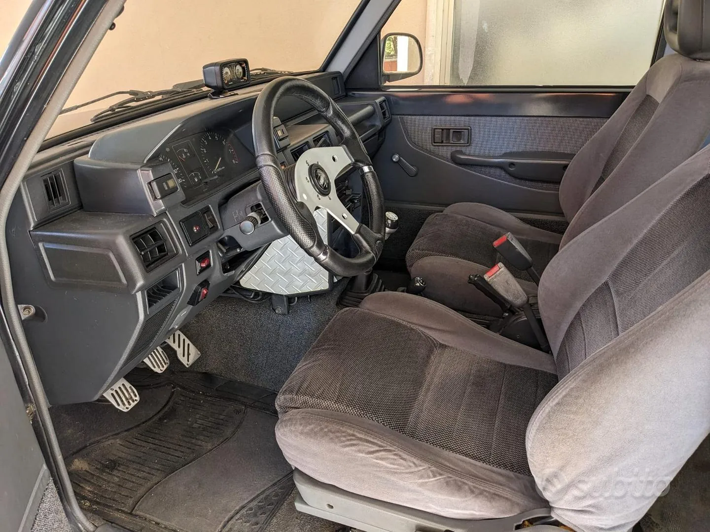 Daihatsu Feroza 1992 photo 4