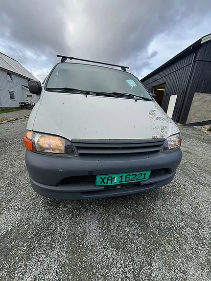 Toyota Hiace 2002 photo 2