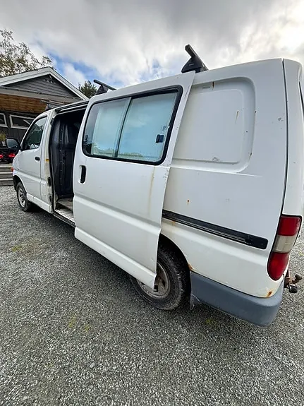 Toyota Hiace 2002 photo 4