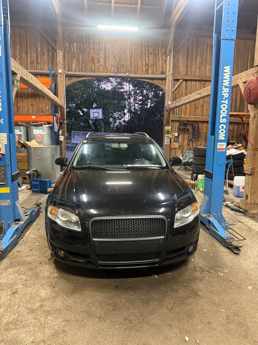 Audi A4 2005 photo 2