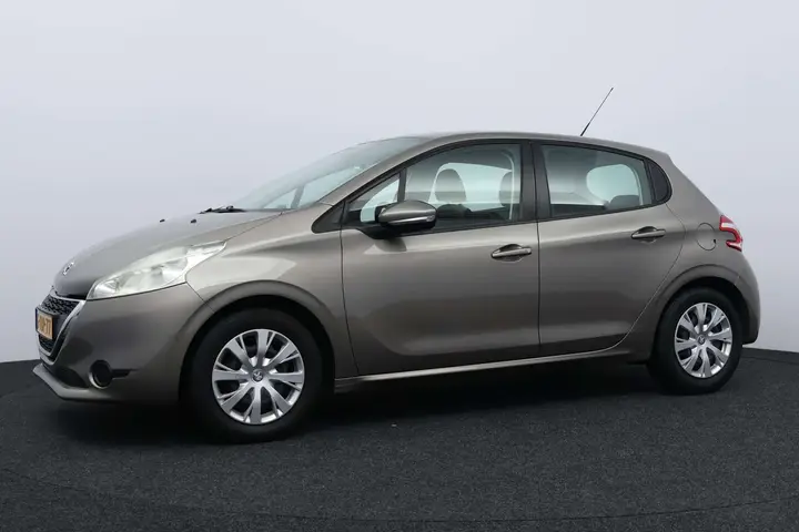 Peugeot 208 2013 photo 3