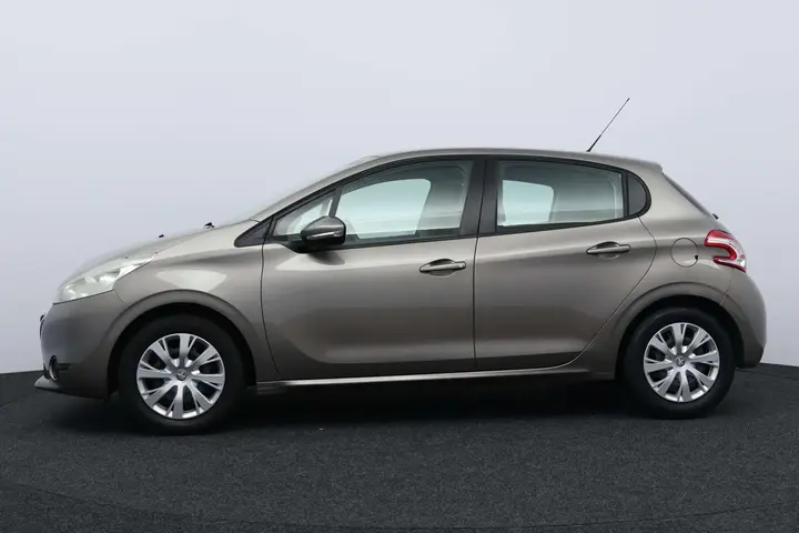 Peugeot 208 2013 photo 4