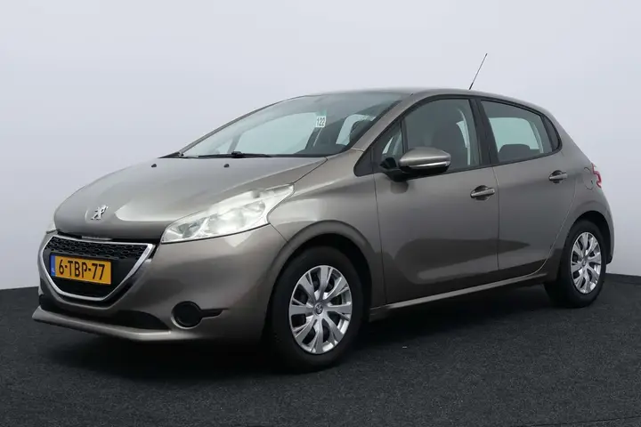 Peugeot 208 2013 photo 2