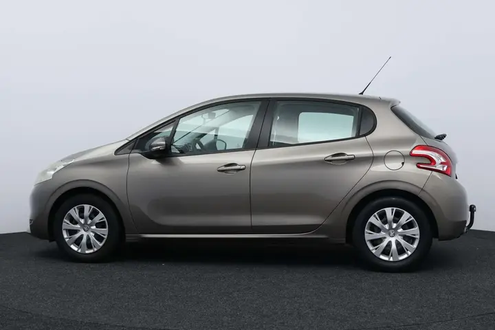 Peugeot 208 2013 photo 5