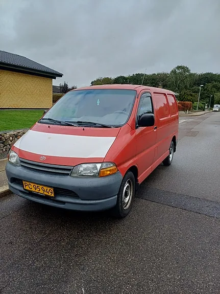 Toyota Hiace 1998 photo 2