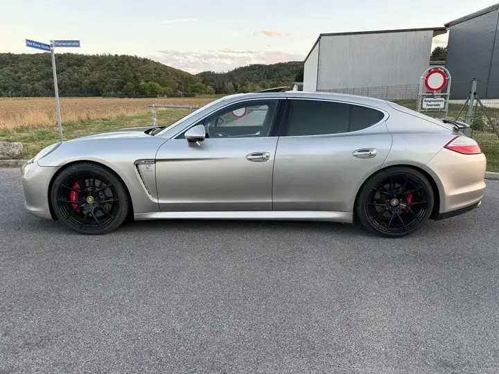 Porsche Panamera 2009 photo 2