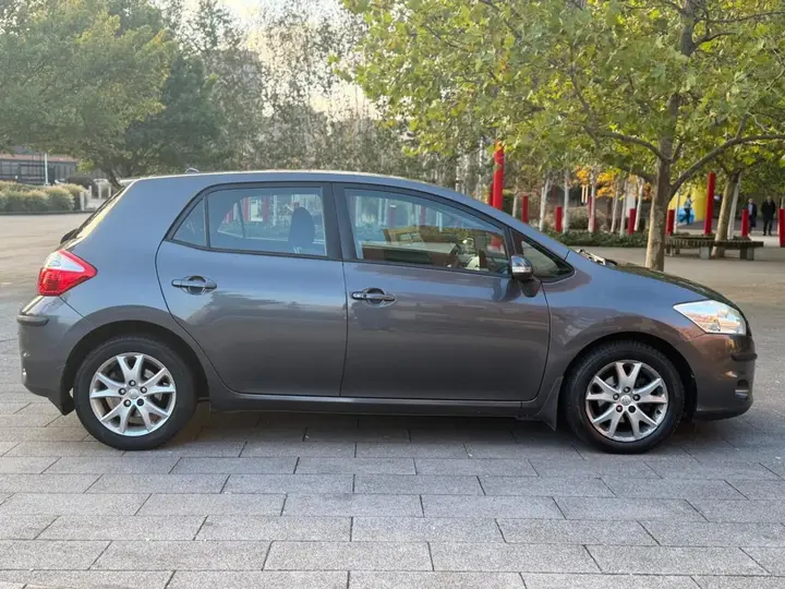 Toyota Auris 2011 photo 5