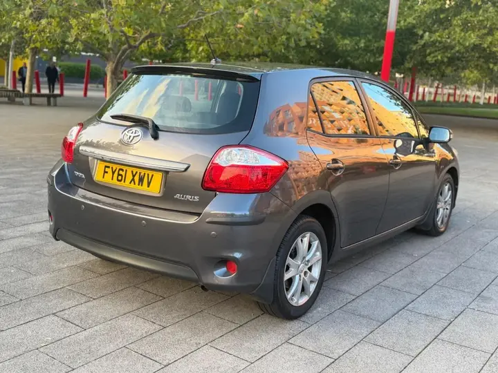 Toyota Auris 2011 photo 3