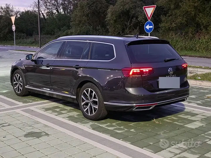 Volkswagen Passat 2021 photo 3