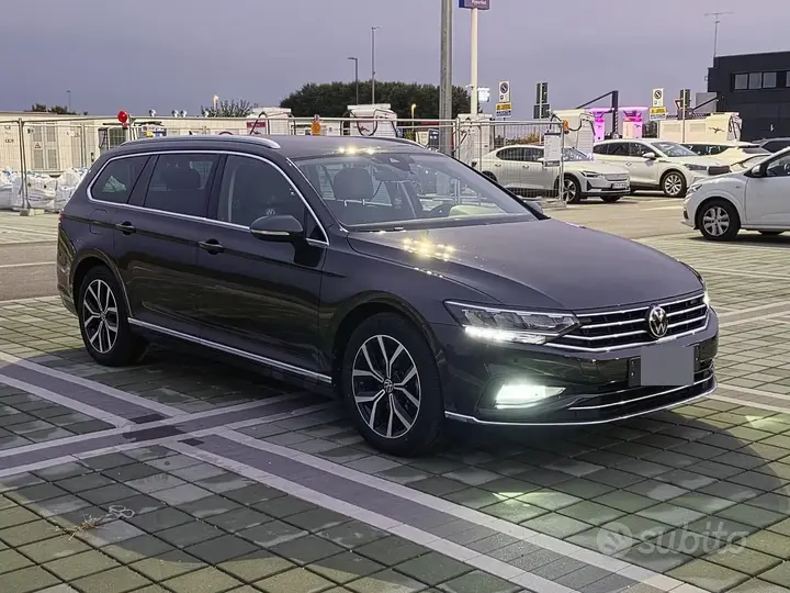 Volkswagen Passat 2021 photo 2