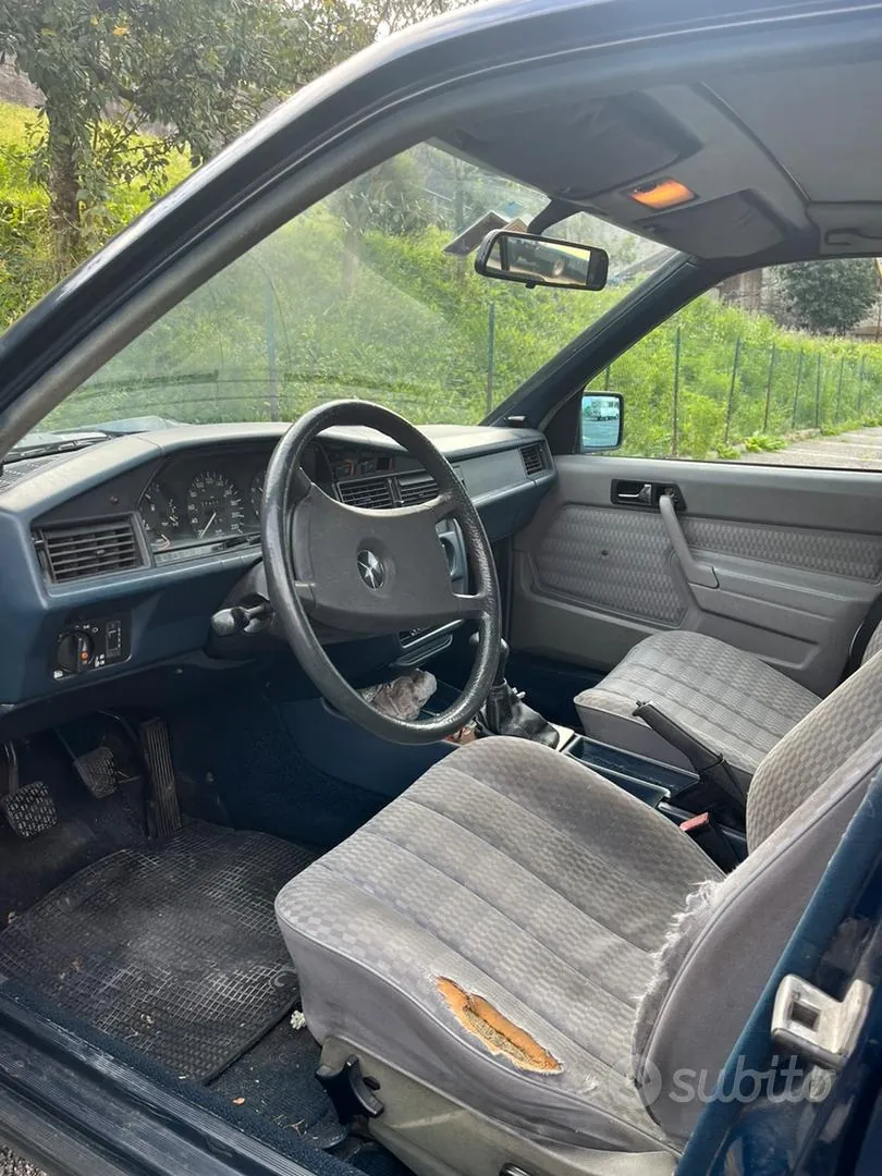 Mercedes-Benz 190 1985 photo 3