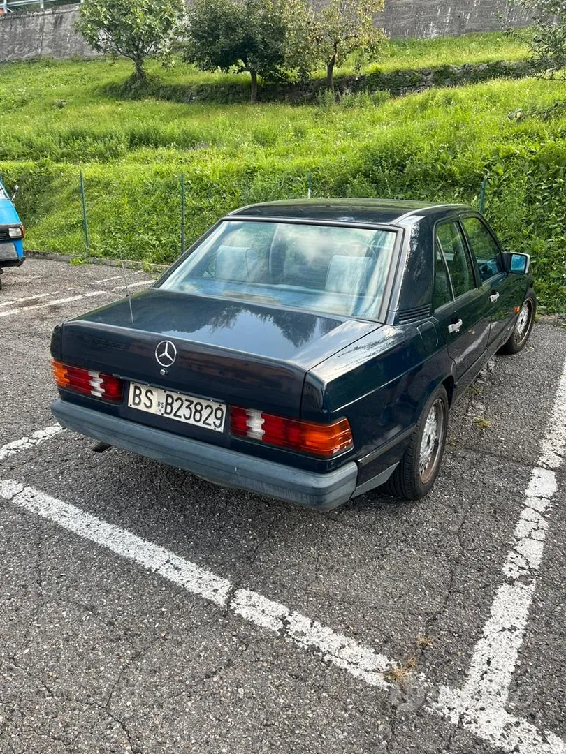 Mercedes-Benz 190 1985 photo 2