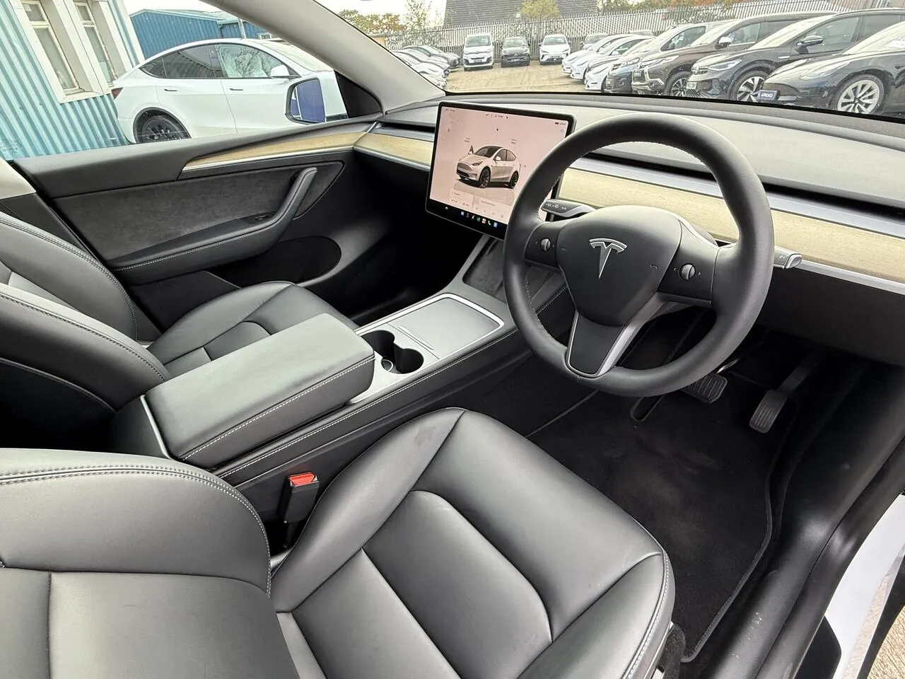 Tesla Model Y 2023 photo 2