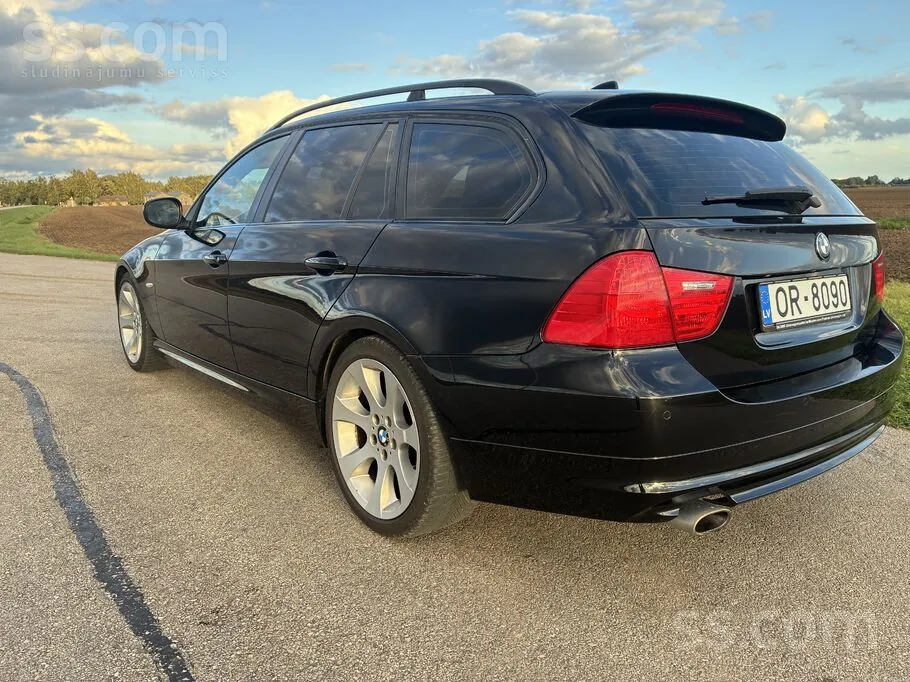 BMW 320D 2010 photo 2