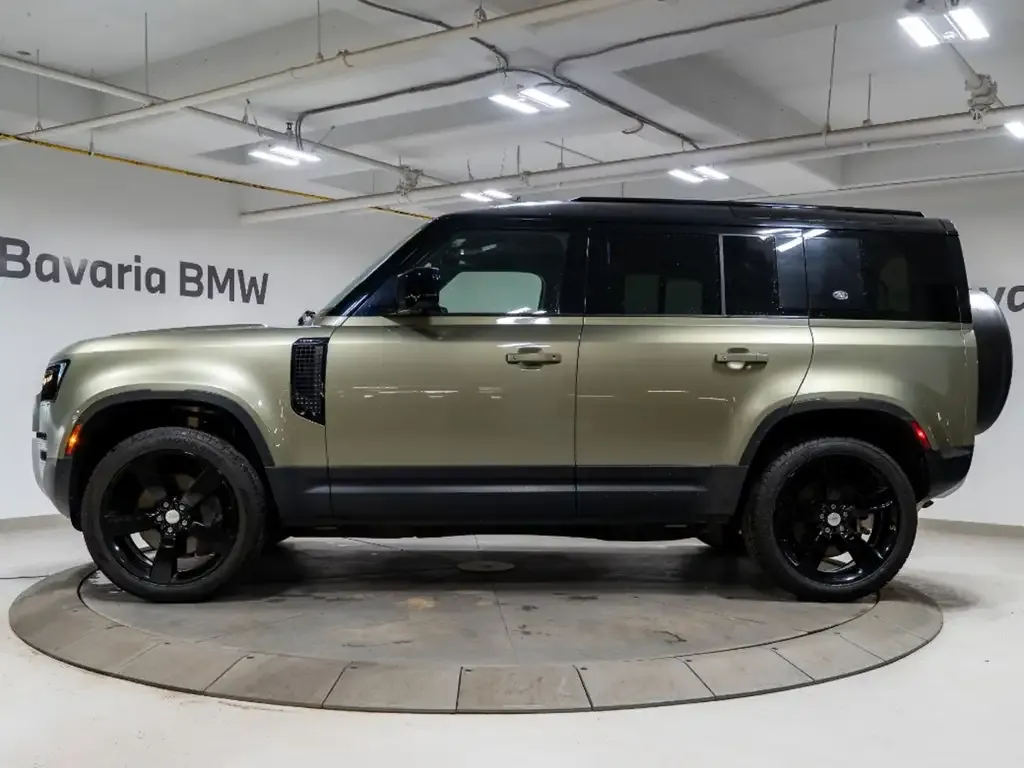 Land Rover Defender 2023 photo 2