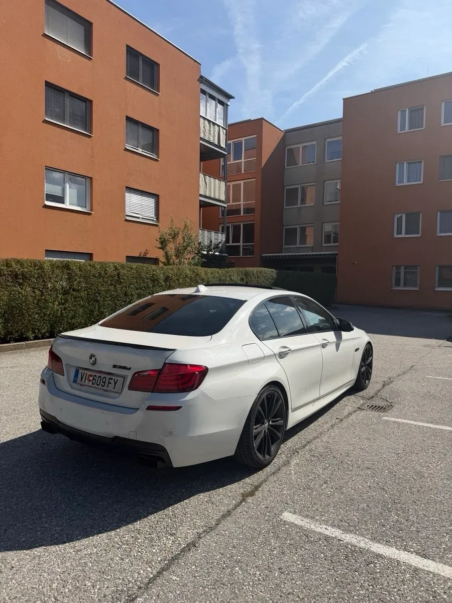 BMW 5 Series 2012 photo 2