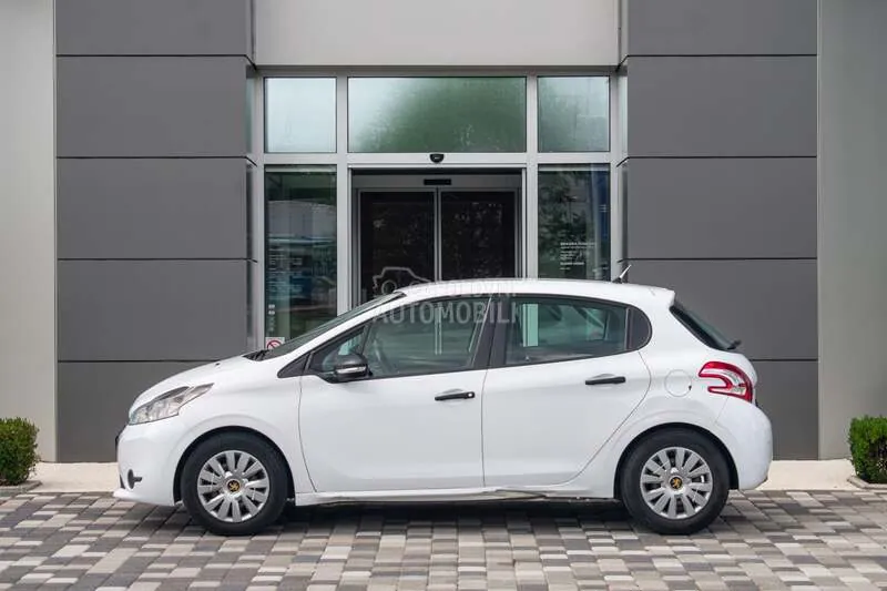 Peugeot 208 2013 photo 4