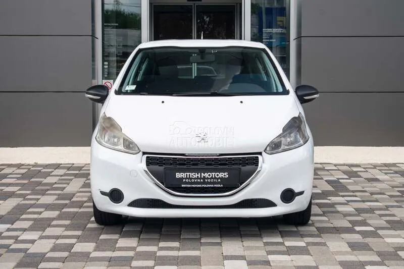 Peugeot 208 2013 photo 2