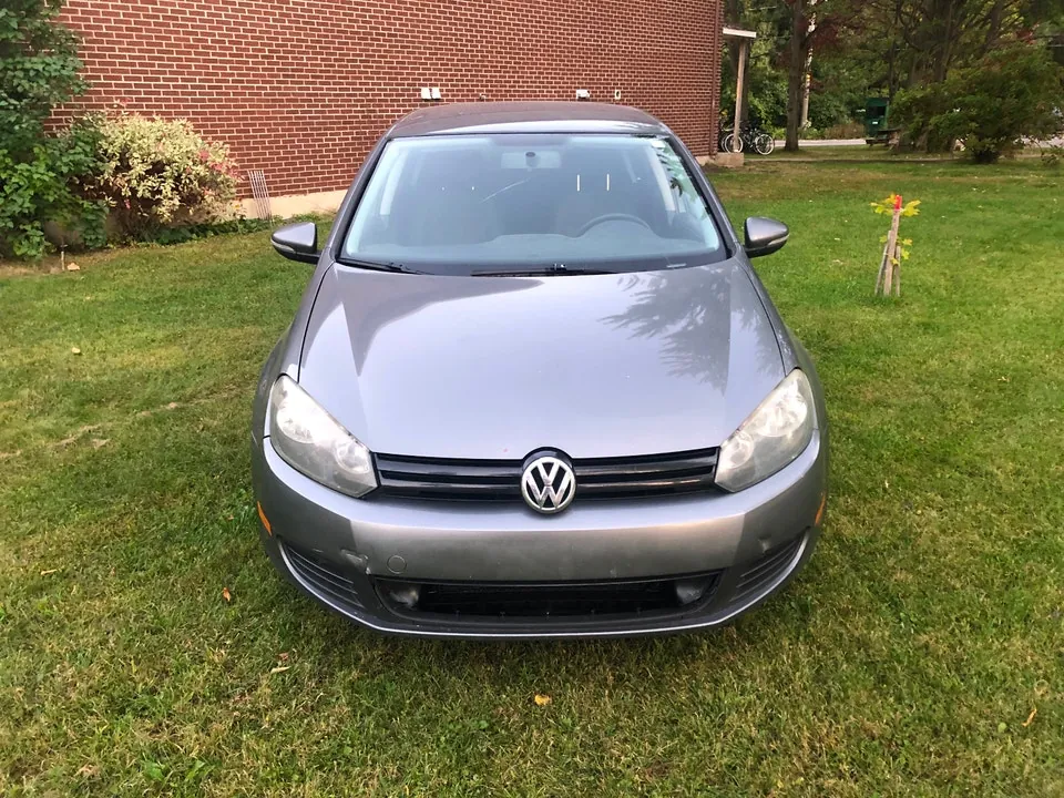 Volkswagen Golf 2011 photo 2