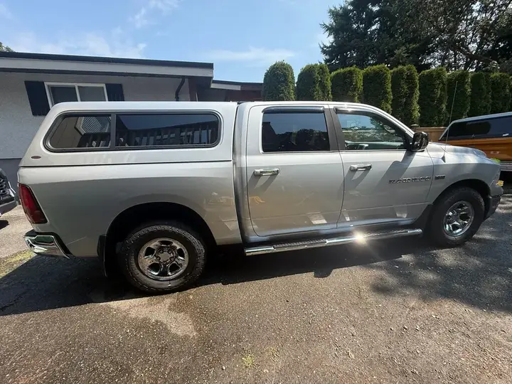 Dodge Ram 1500 2021 photo 2