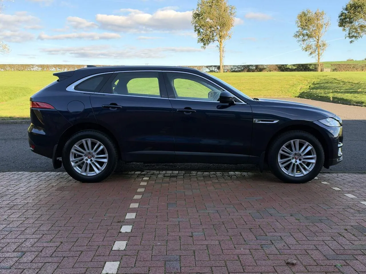 Jaguar F-Pace 2017 photo 2