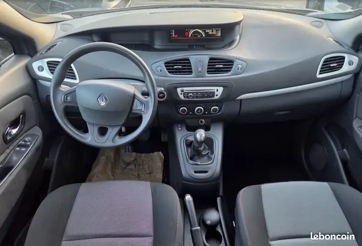 Renault Scenic 2015 photo 4