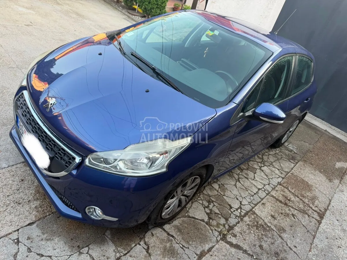 Peugeot 208 2012 photo 2