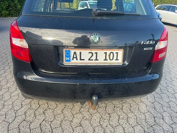 Skoda Fabia 2011 photo 4