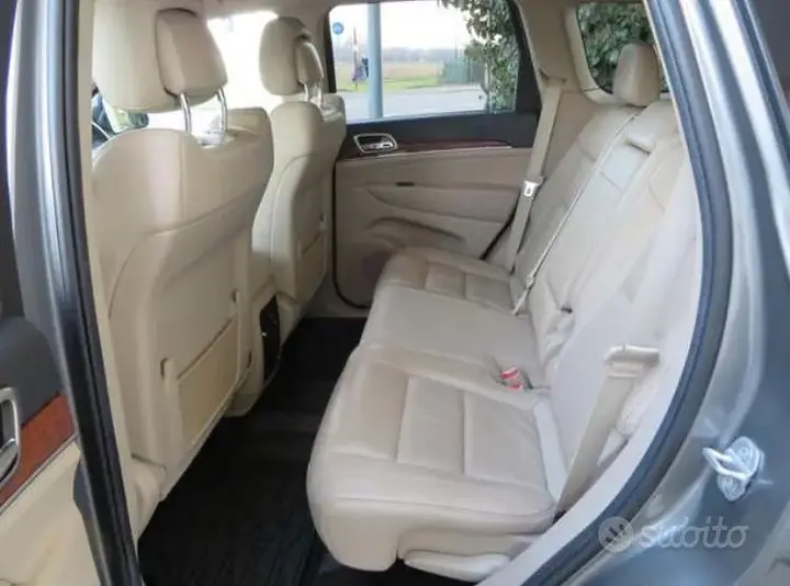 Jeep Grand Cherokee 2011 photo 4