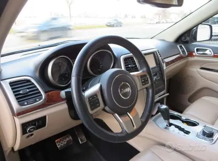 Jeep Grand Cherokee 2011 photo 3