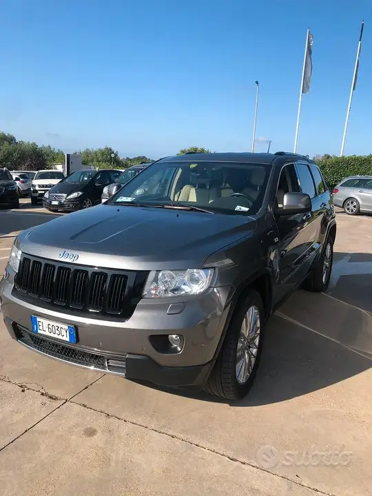 Jeep Grand Cherokee 2011 photo 2