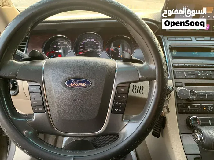 Ford Taurus 2011 photo 4